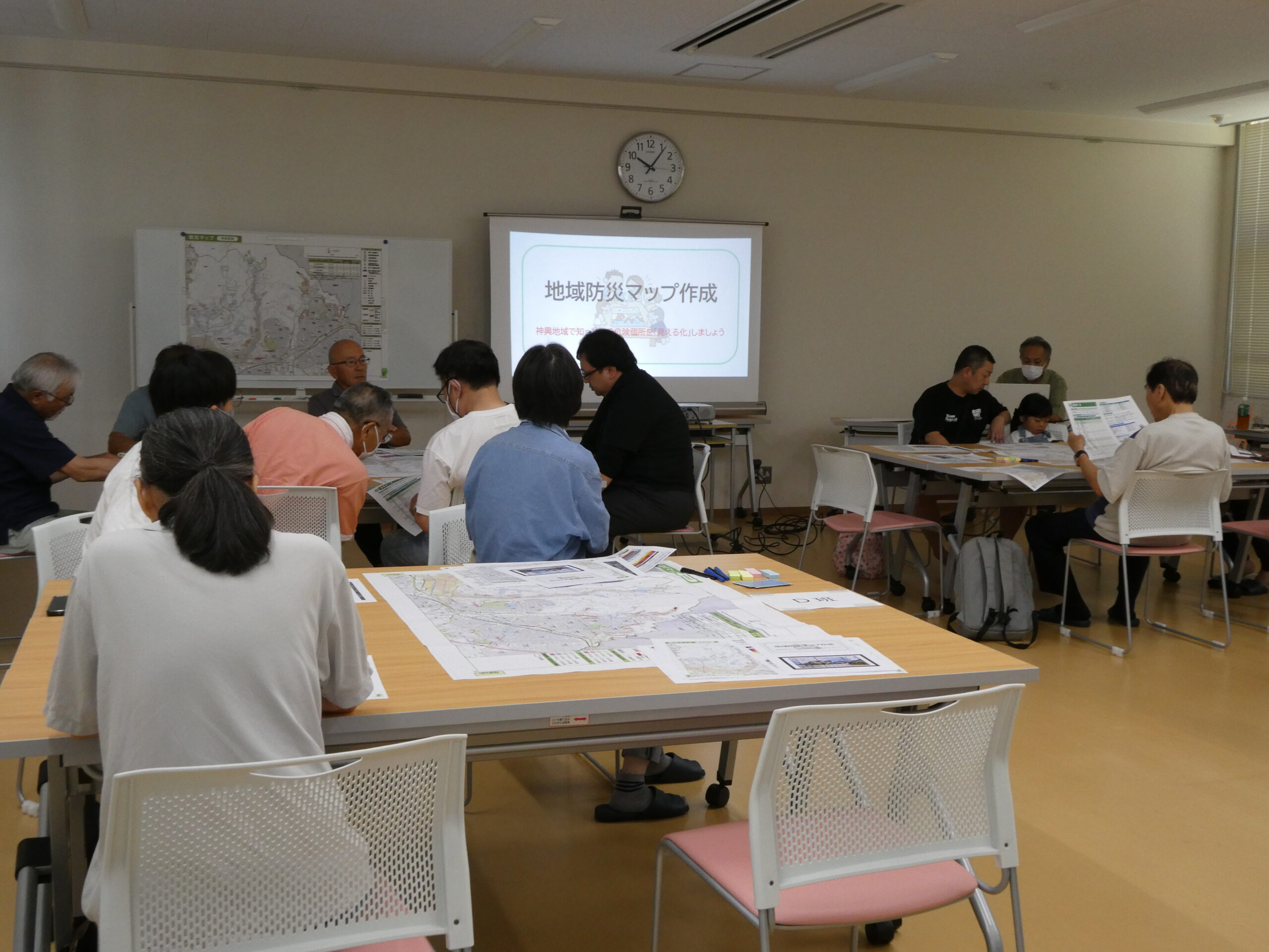 8/23(日)各自治会が参加して、神興地域防災マップ作りを行いました。