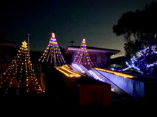 上西郷交流センターにイルミネーションが点灯しました