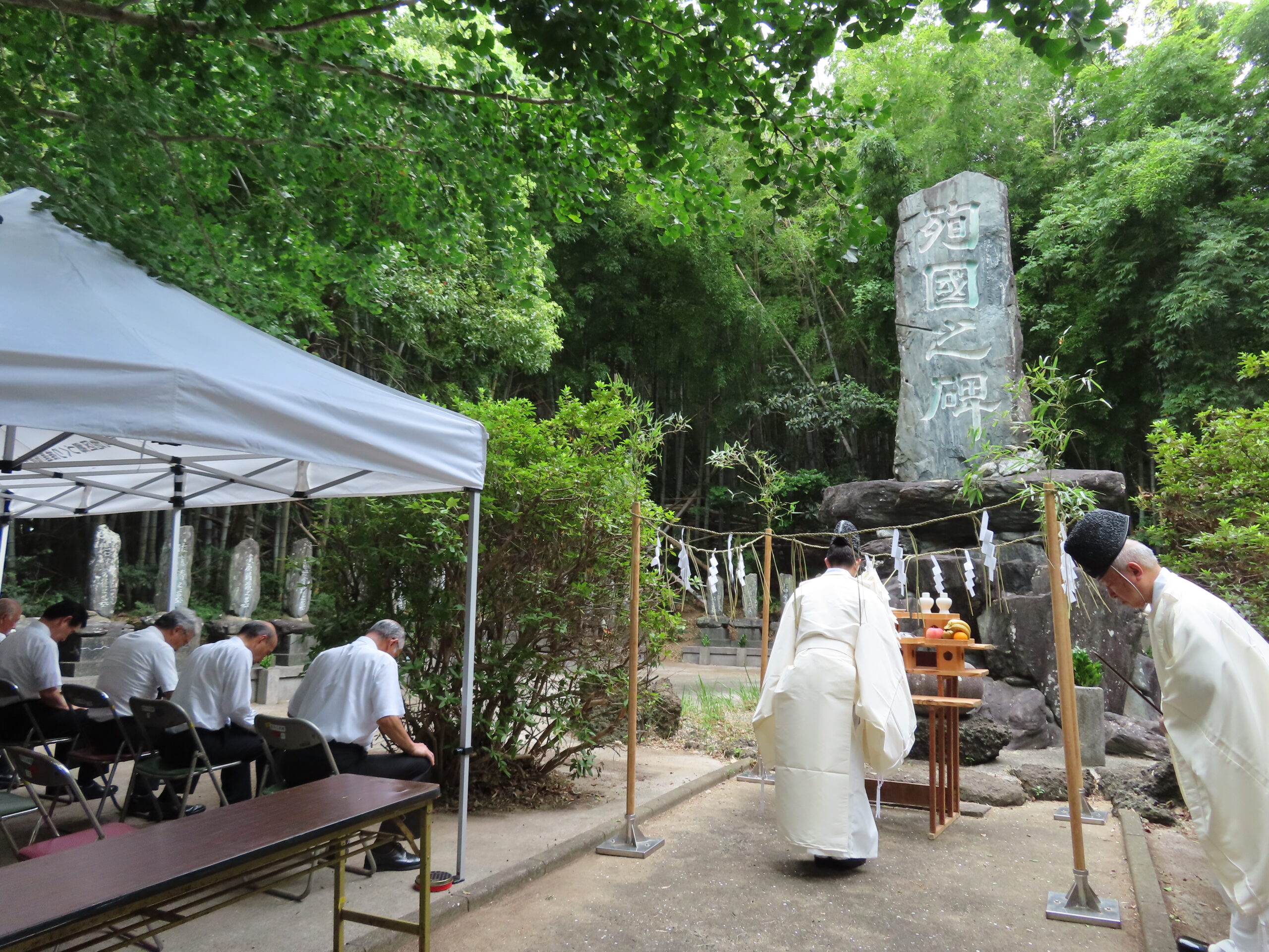 戦没者墓地公園清掃と慰霊祭